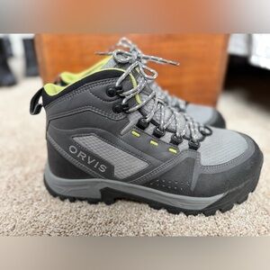 ORVIS ULTRALIGHT WADING BOOTS MENS SIZE 9 VIBRAM SOLE SHOES LIKE NEW 2J2R